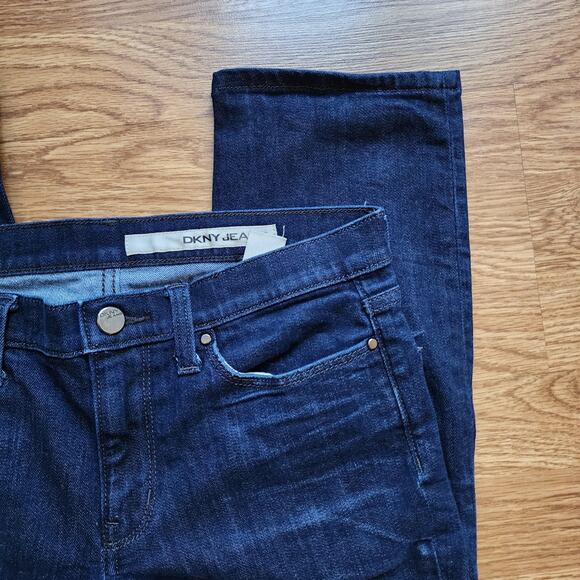 DKNY Jeans Womens Juniors Size 4 Dark Wash Blue Mid-Rise Skinny Leg - Picture 3 of 10
